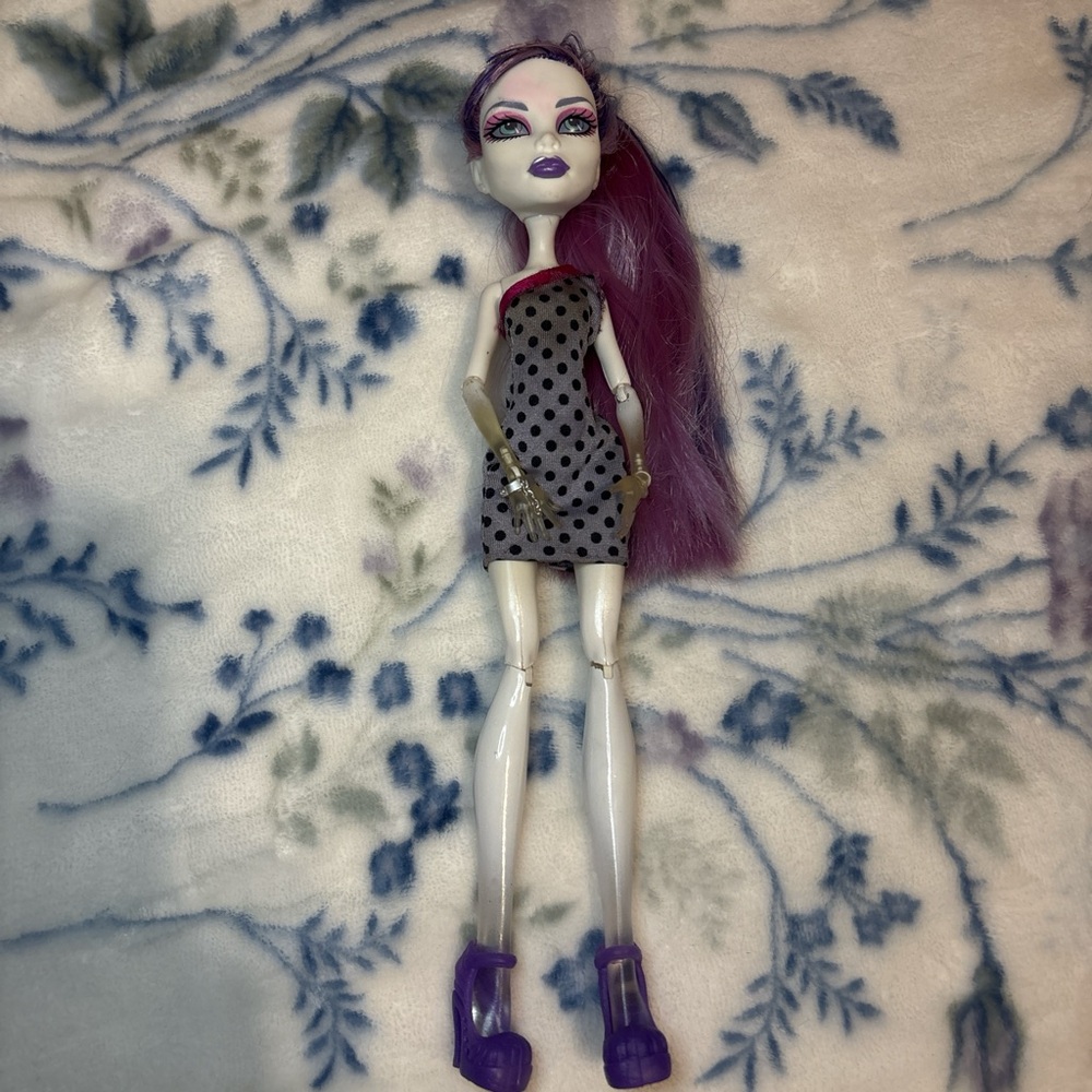 Monster High “Dot Dead Gorgeous” Spectra Vondergeist